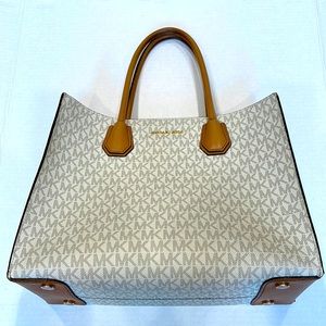 Michael Kors Mercer Tote (Large)